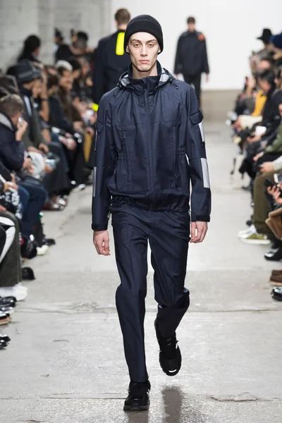 Look 18
